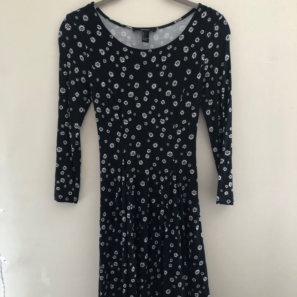 daisy print dress w/ lace up detail on the back